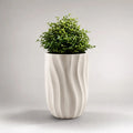 Vaso alto rotondo bianco in cemento fibrorinforzato con rilievo ondulato Ø 40 x 60 cm